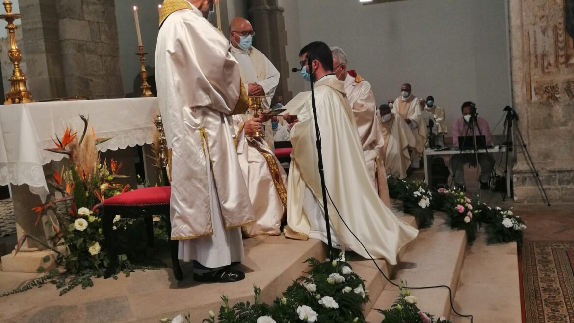 Padre Bruno Filipe foi ordenado na Igreja de Santa Clara