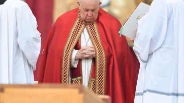 Francisco prestou  homenagem à “sabedoria” e “dedicação” de Bento XVI