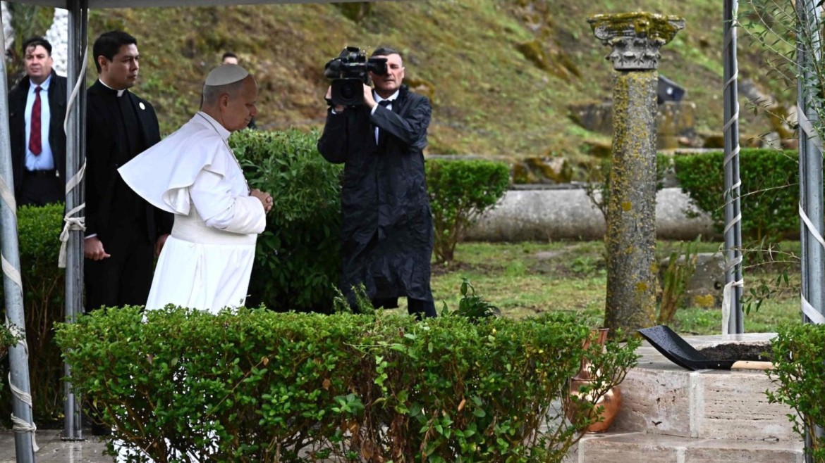 Papa despede-se da Argélia
