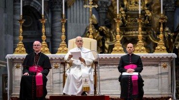 Papa: Eucaristia: «Esta assembleia não é substituível por uma presença virtual»